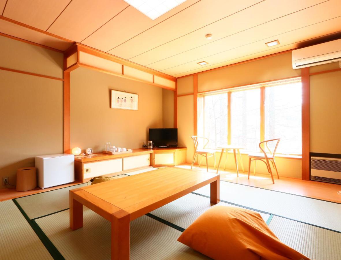 Bed and Breakfast Ryosha Tsukiakari Яманакако Екстер'єр фото