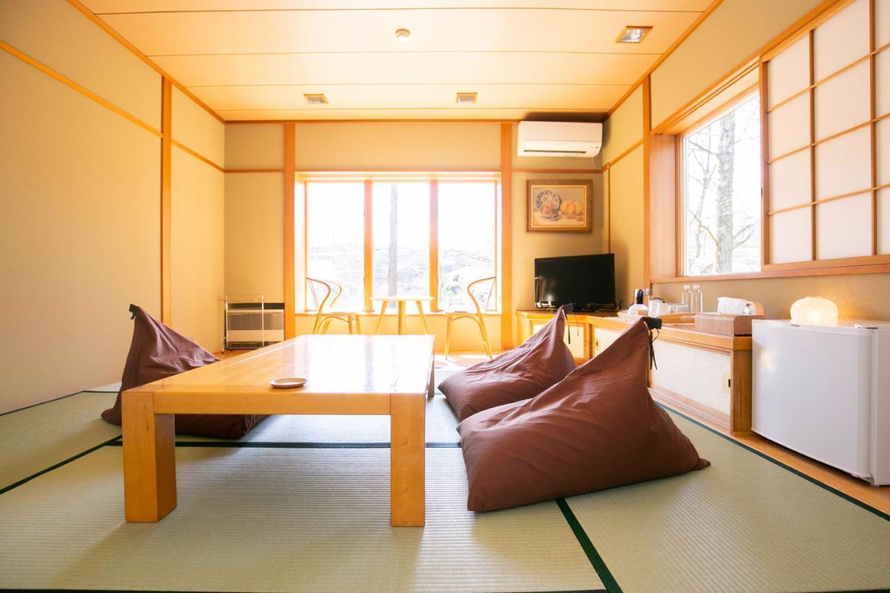 Bed and Breakfast Ryosha Tsukiakari Яманакако Екстер'єр фото