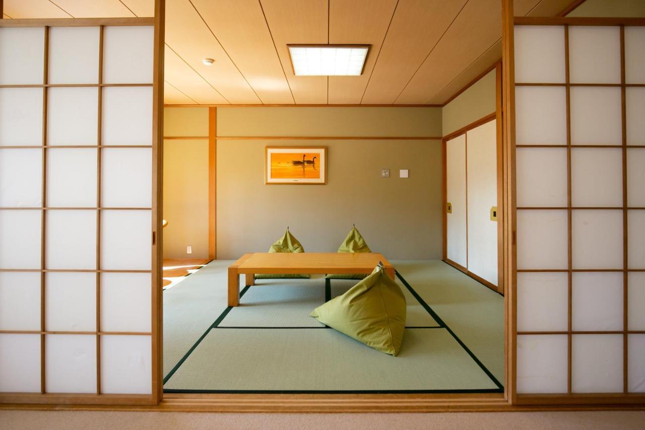 Bed and Breakfast Ryosha Tsukiakari Яманакако Екстер'єр фото