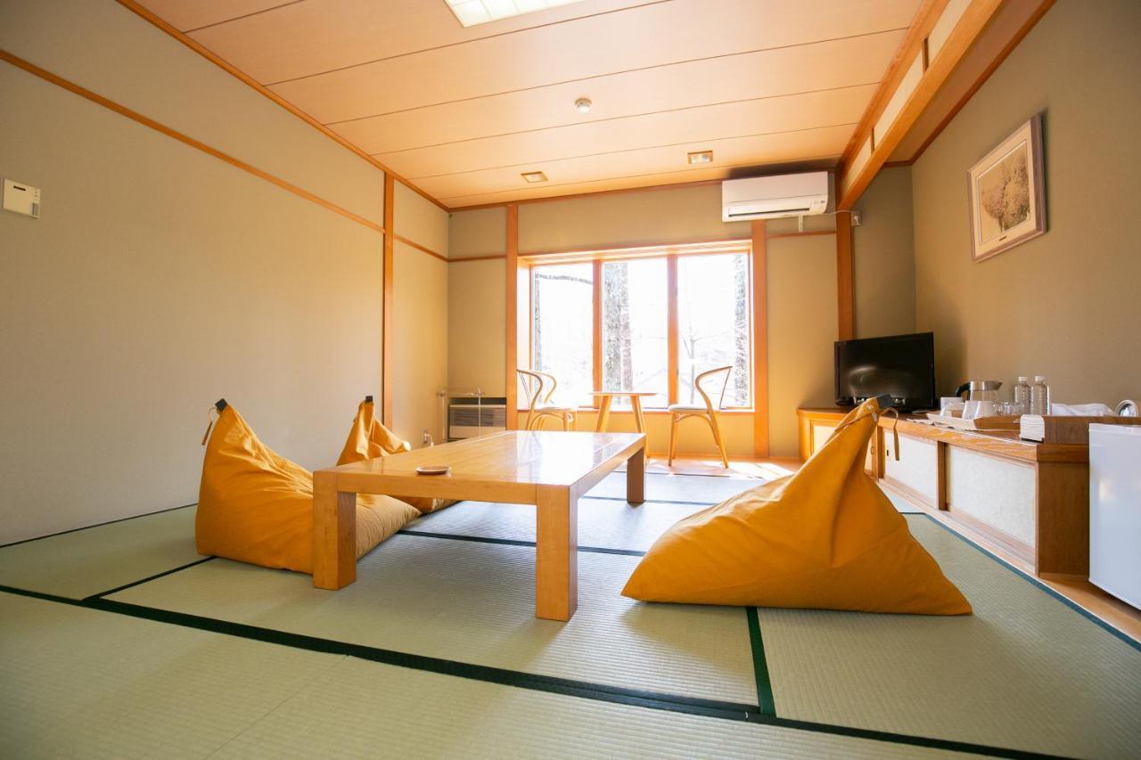 Bed and Breakfast Ryosha Tsukiakari Яманакако Екстер'єр фото